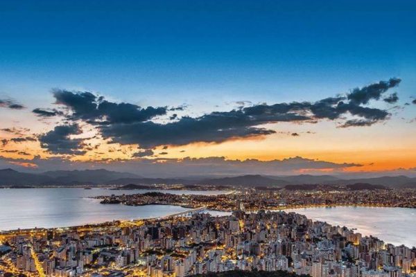 Passagens aéreas para Florianópolis são mais baratas na atual temporada