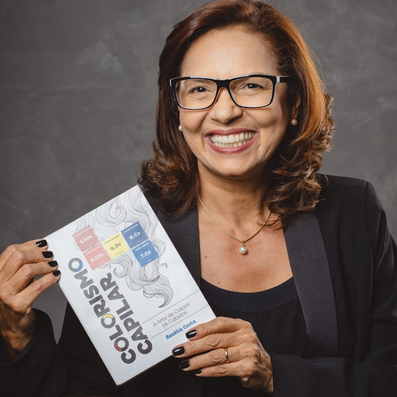 Rosélia Costa lança livro sobre o revolucionário método de colorismo capilar