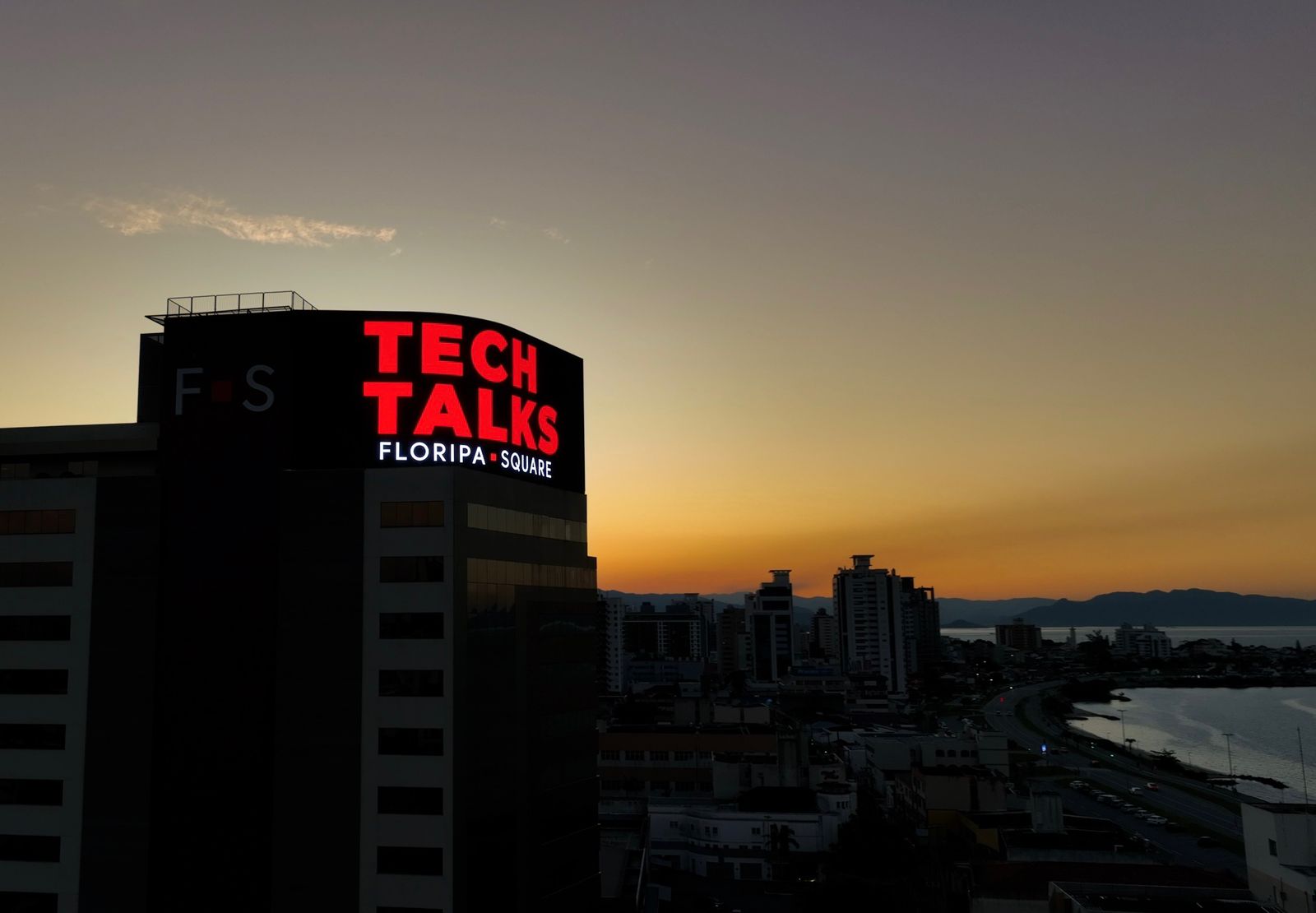 Tech Talks Floripa Square debate estratégias para impactar a Geração Z