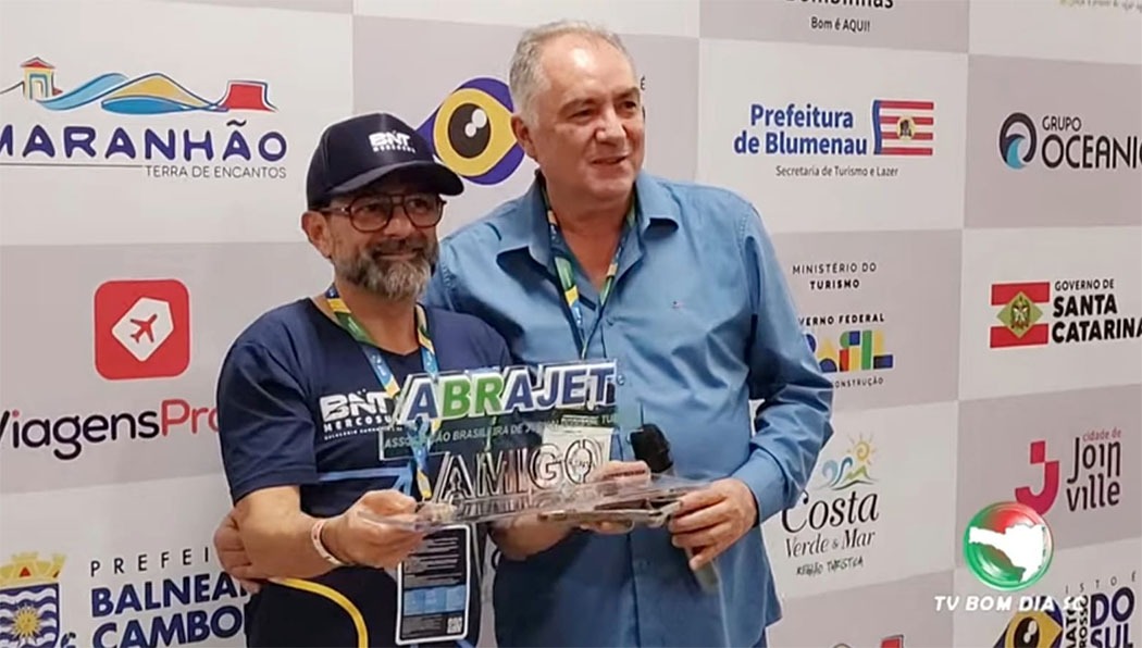 Idealizador da BNT Mercosul, Geninho Goes, recebe Troféu Amigo da ABRAJET
