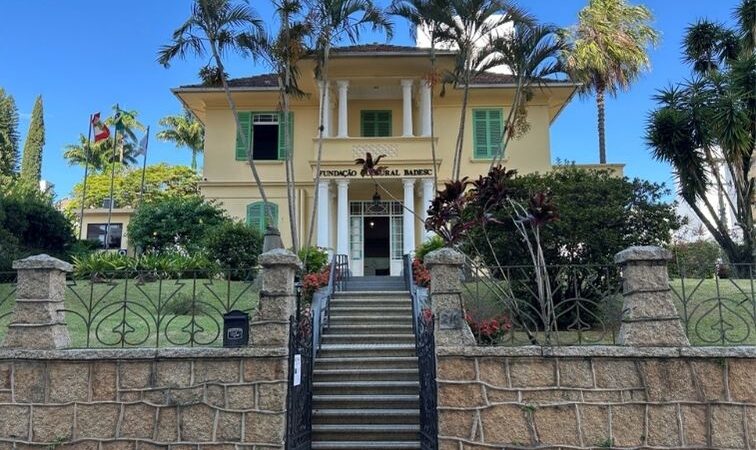 Fundação Cultural Badesc lança catálogo no aniversário de 20 anos