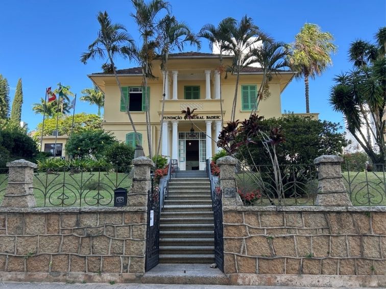 Fundação Cultural Badesc lança catálogo no aniversário de 20 anos