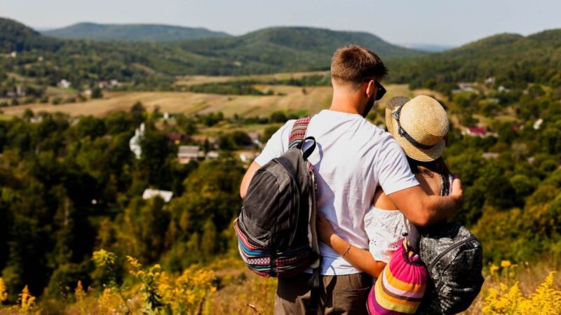 Por que Millennials e Gen Z planejam viagens de forma tão diferente?