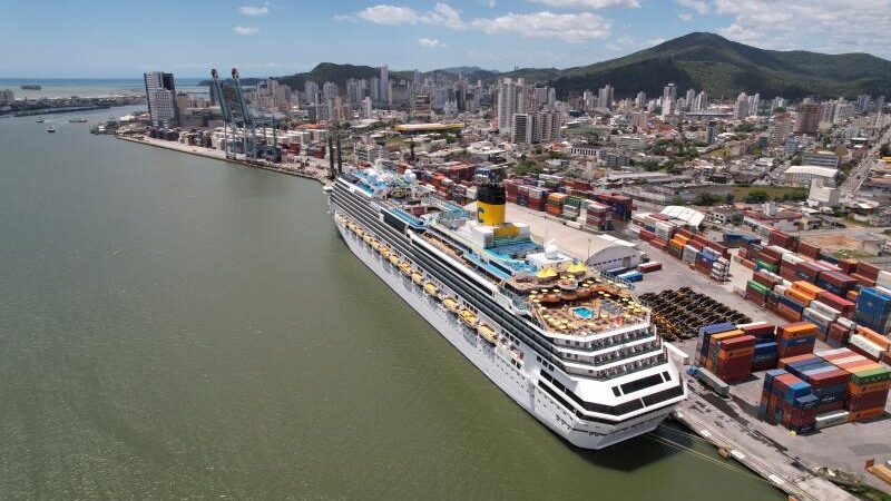 A movimentação intensa de cruzeiros tem impacto direto na economia de Itajaí