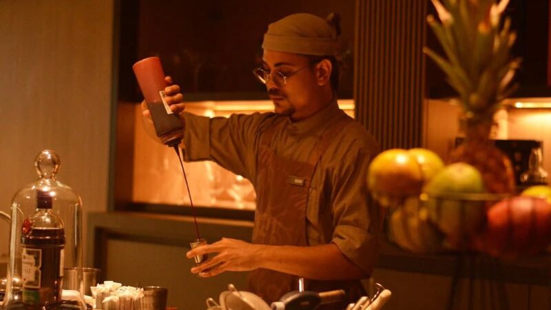 Entre os 10 melhores do Brasil: Chefe de bar do Hotel HCM avança à semifinal nacional da Campari Bartender Competition 2026
