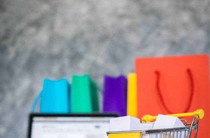 Calendário promocional do e-commerce vira sequência de “minis Black Fridays”