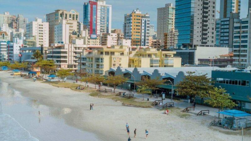 Calçadão Praia Shopping terá telão para assistir jogos da Copa do Mundo e encontro de troca de figurinhas