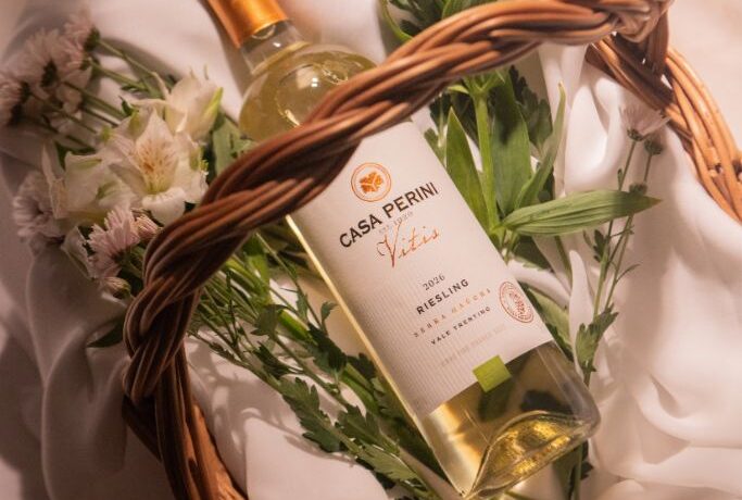 Casa Perini lança novo Vitis Riesling e amplia portfólio de vinhos brancos