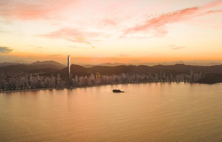 Consultoria do maior prédio do mundo estuda túnel de vento para torre de 400 metros em SC